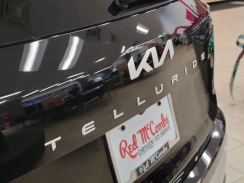 Used 2024 Kia Telluride SX w/ Towing Package image 9