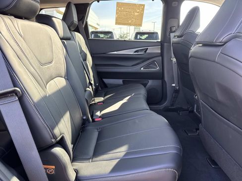 Certified 2025 INFINITI QX60 Luxe w/ Vision Package image 12