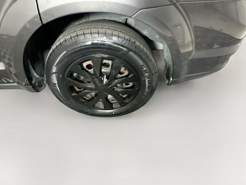 Used 2019 Dodge Journey SE image 11