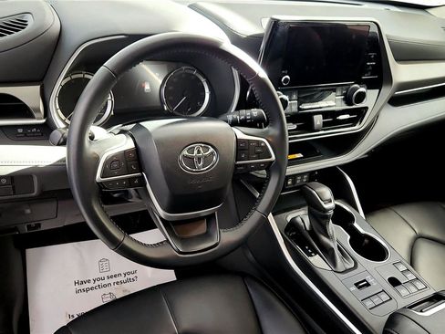 Certified 2024 Toyota Highlander XLE image 25