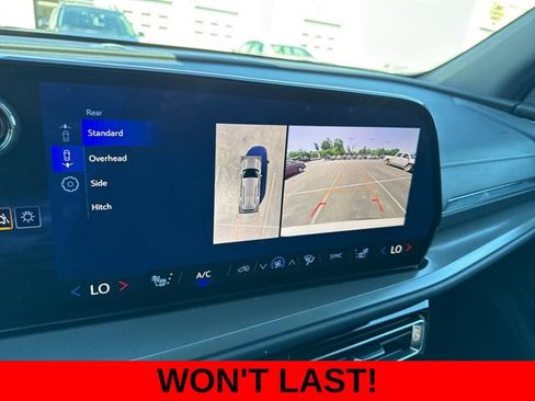 Used 2026 Chevrolet Traverse LT w/ Driver Confidence Package FWD image 18
