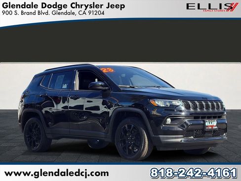 Used 2023 Jeep Compass Latitude AWD/4WD image 1
