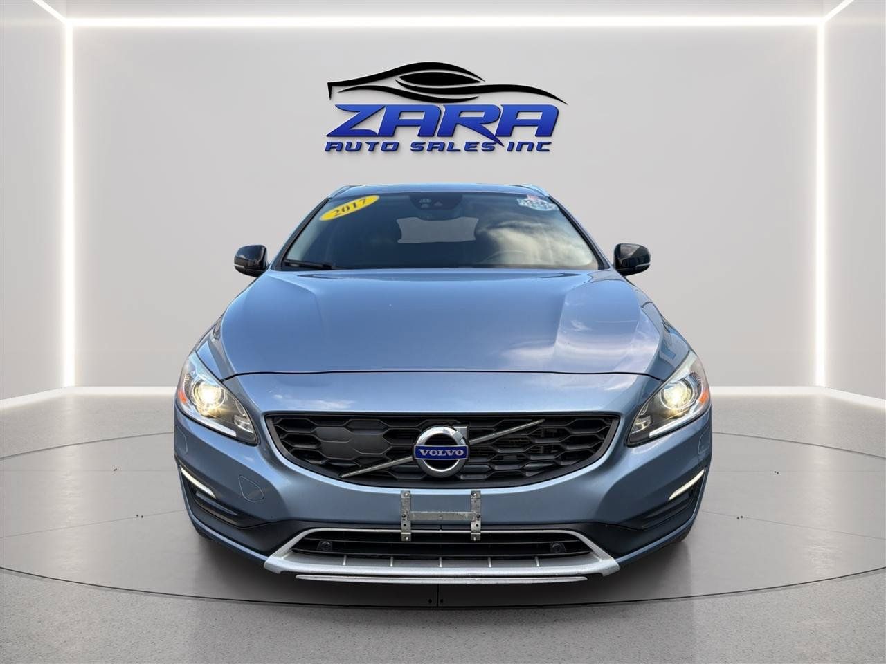 Used 2017 Volvo V60 T5 Cross Country Platinum w/ Climate Package AWD/4WD image 2