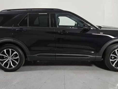 Used 2025 Ford Explorer ST-Line RWD image 3