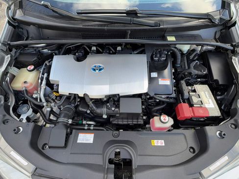 Used 2017 Toyota Prius Two image 31