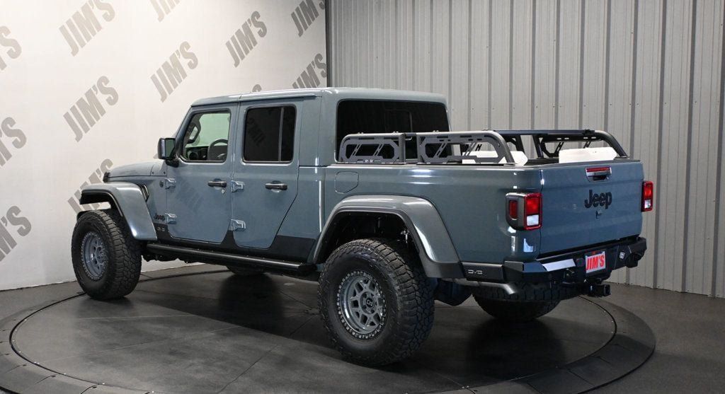 Used 2024 Jeep Gladiator Sport AWD/4WD image 7