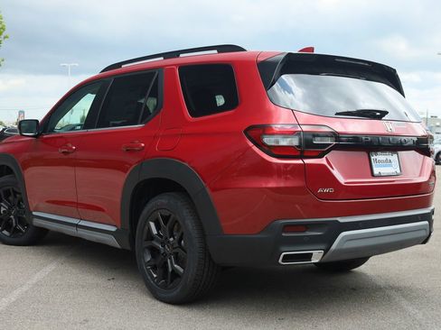New 2025 Honda Pilot Touring image 4