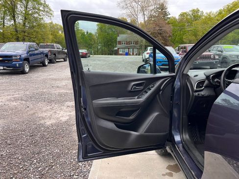 Used 2019 Chevrolet Trax LS AWD/4WD image 20