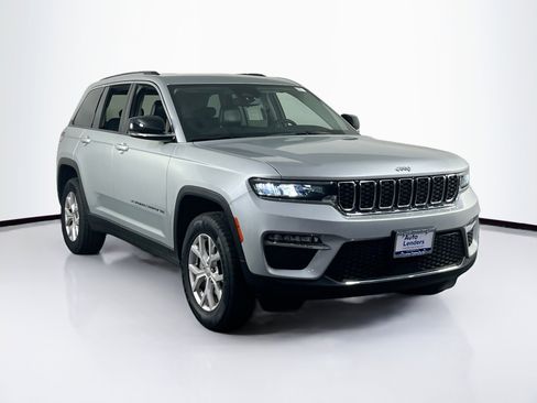 Used 2022 Jeep Grand Cherokee Limited image 3