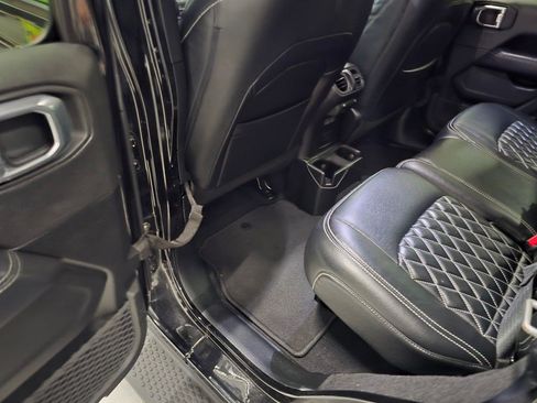 Used 2021 Jeep Wrangler Unlimited Sahara AWD/4WD image 32