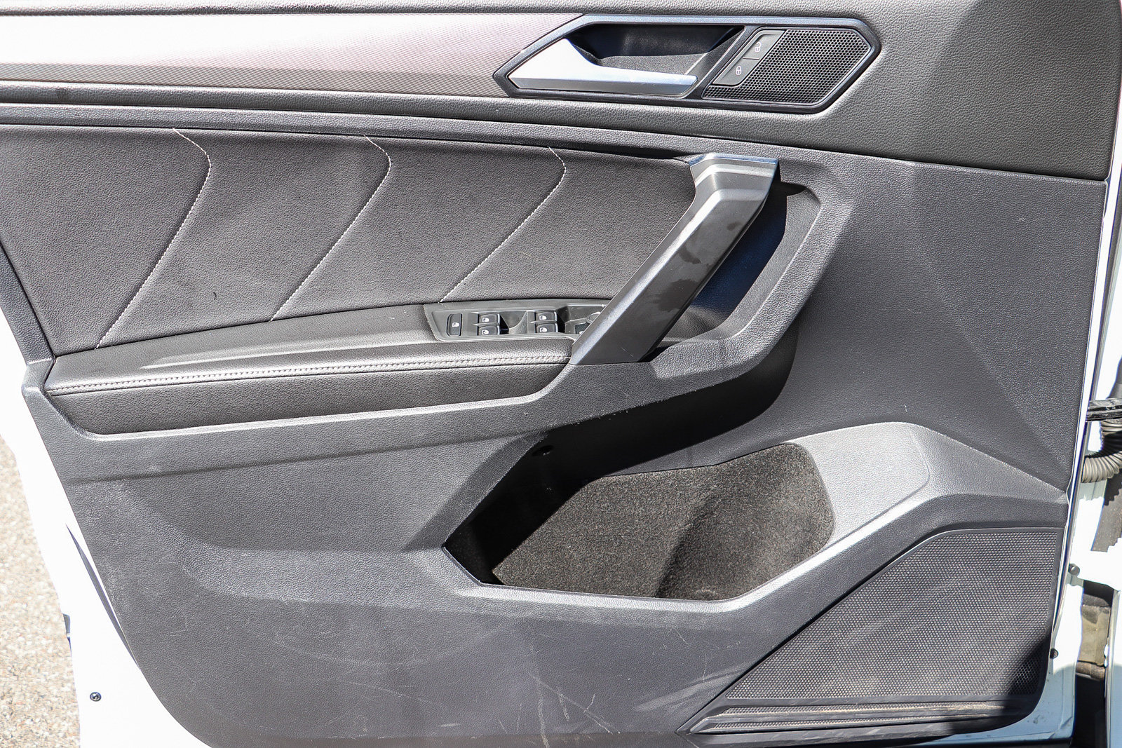 Used 2023 Volkswagen Tiguan SE w/ Panoramic Sunroof Package FWD image 22