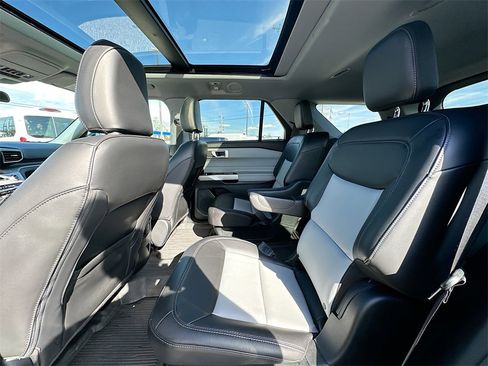 Used 2023 Ford Explorer XLT w/ Equipment Group 202A image 4