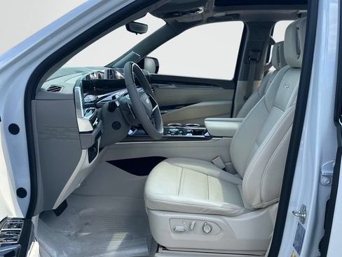 New 2026 Cadillac Escalade ESV Platinum Luxury w/ LPO, Floor Liner Package AWD/4WD image 10
