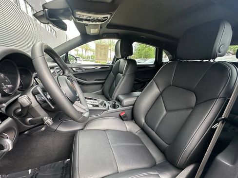 Certified 2026 Porsche Macan Turbo AWD/4WD image 5