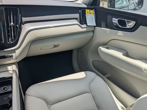 New 2025 Volvo XC60 T8 Core image 18