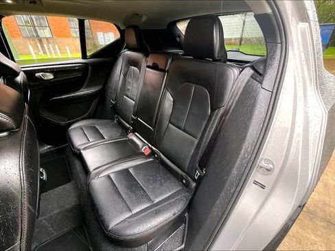 Certified 2025 Volvo XC40 B5 Plus AWD/4WD image 30
