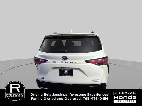 Used 2021 Toyota Sienna Platinum AWD/4WD image 9