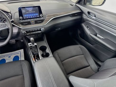 Used 2025 Nissan Altima 2.5 SV FWD image 27