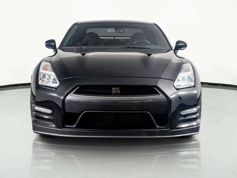 Used 2015 Nissan GT-R Premium image 20