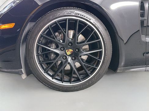 Used 2019 Porsche Panamera 4 image 11