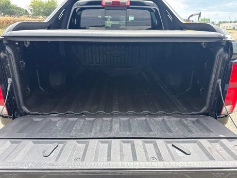 Used 2025 Chevrolet Colorado ZR2 w/ Midnight Edition AWD/4WD image 9
