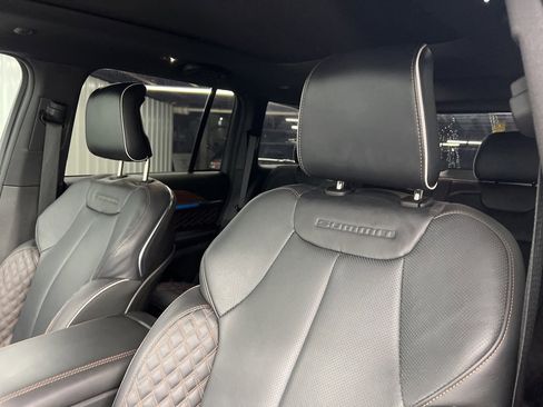 Used 2025 Jeep Grand Cherokee Summit w/ Obsidian Package image 15