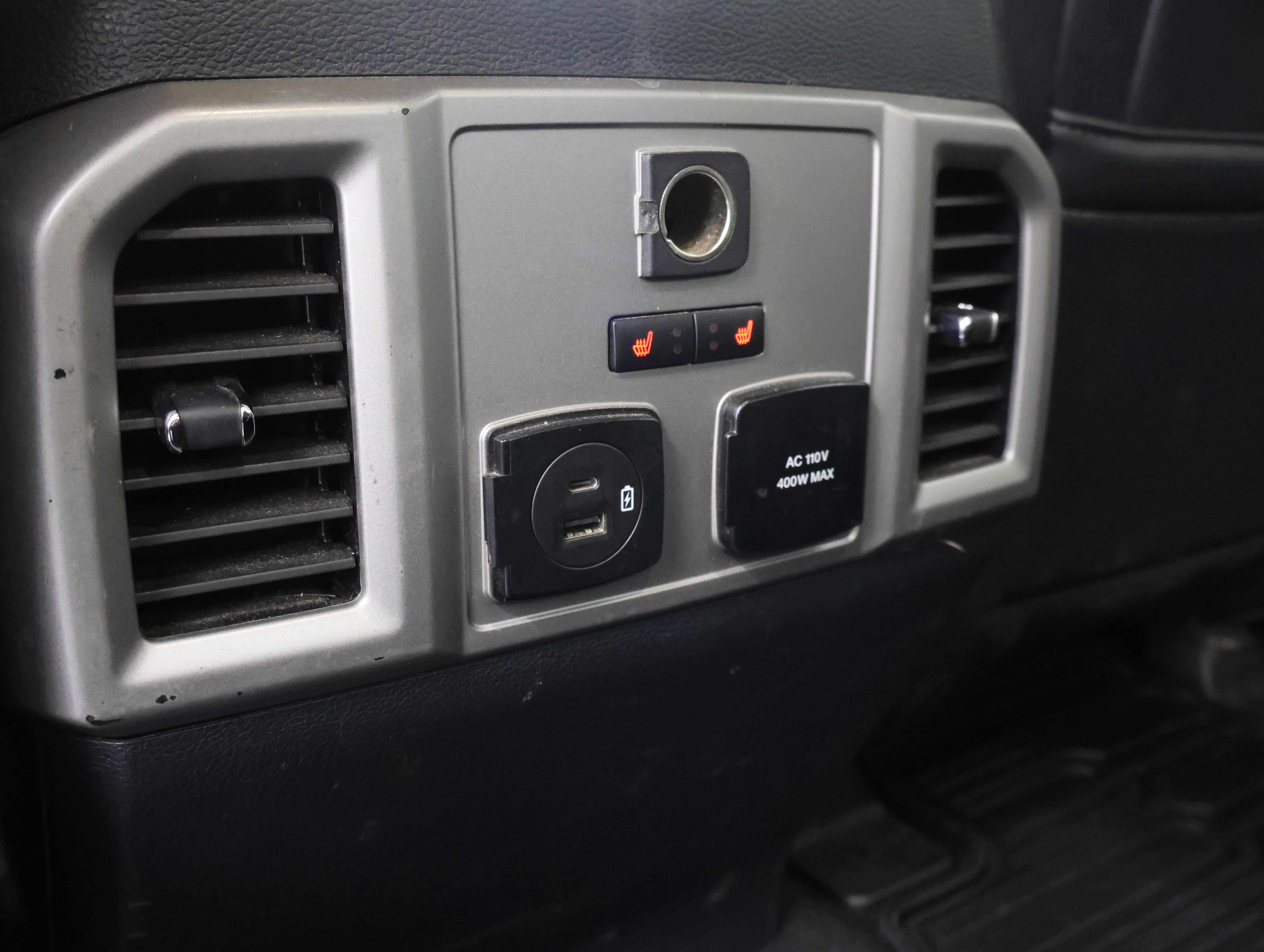 Used 2022 Ford F350 Lariat w/ Black Appearance Package AWD/4WD image 32