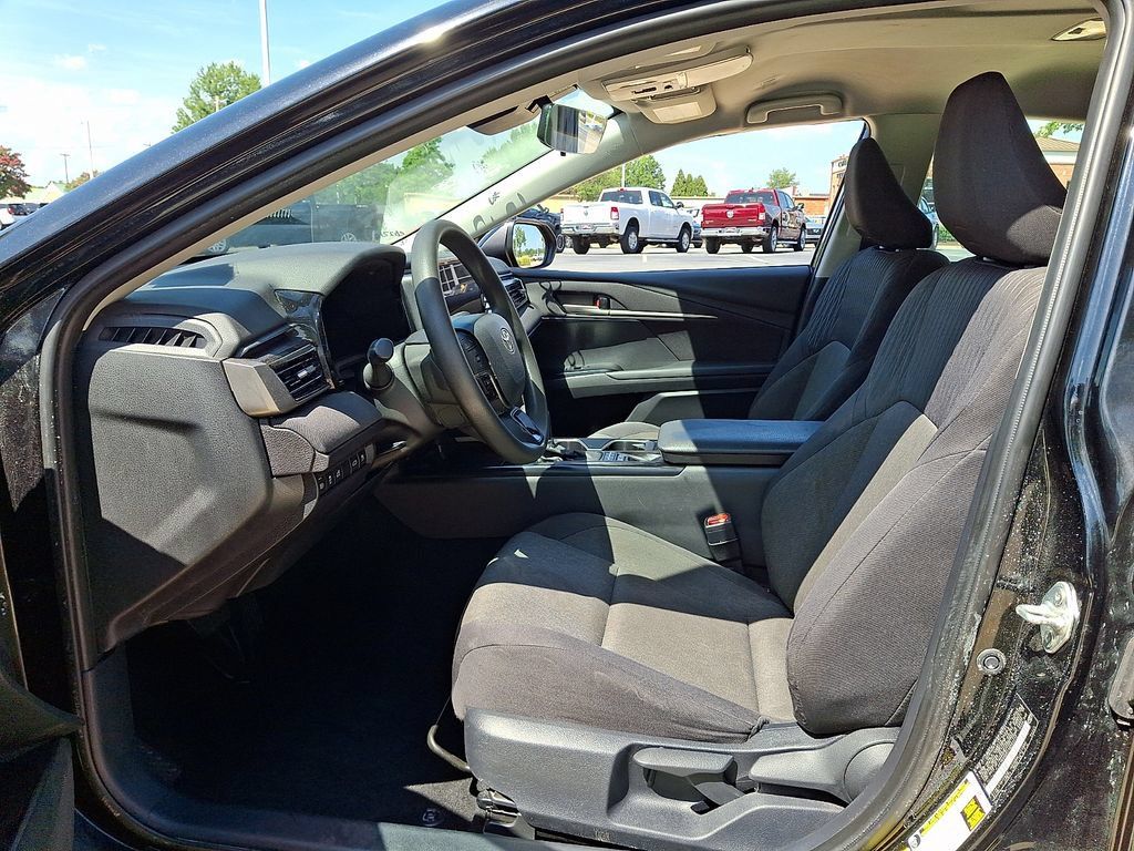 Used 2025 Toyota Camry LE FWD image 13