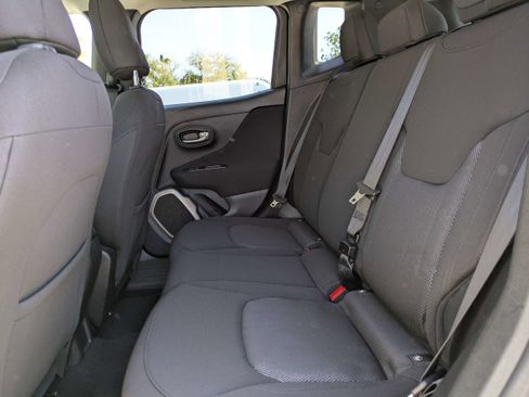 Used 2017 Jeep Renegade Latitude image 14