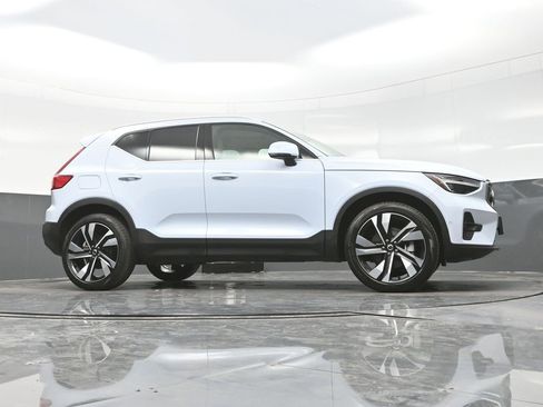Used 2024 Volvo XC40 B5 Ultimate image 20