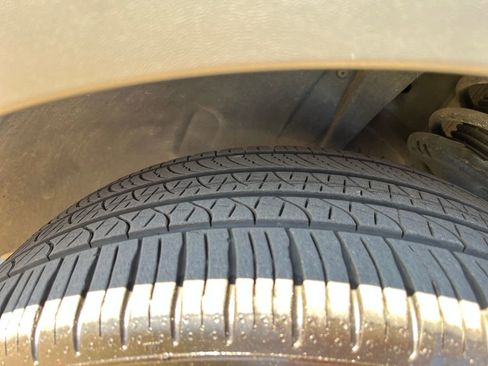 Used 2024 Volkswagen Tiguan SE image 33