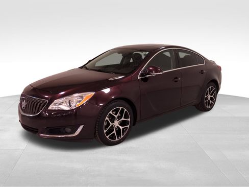 Used 2017 Buick Regal Sport Touring image 9