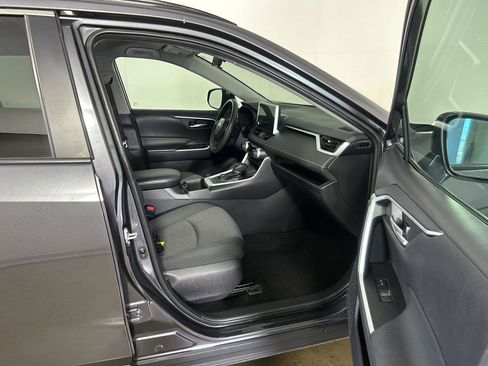 Used 2025 Toyota RAV4 XLE AWD/4WD image 21