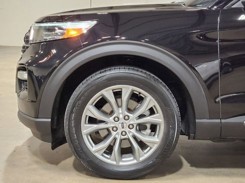 Used 2020 Ford Explorer XLT w/ Equipment Group 202A image 5
