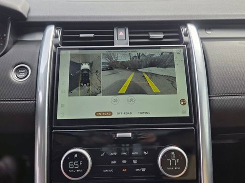 Used 2025 Land Rover Discovery Dynamic SE image 15