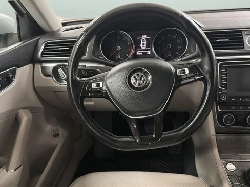Used 2017 Volkswagen Passat 1.8T SE FWD image 10