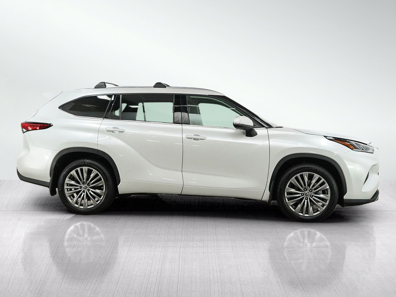 Used 2022 Toyota Highlander Platinum AWD/4WD image 6