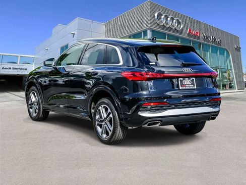 Used 2025 Audi Q5 Premium w/ Premium Plus AWD/4WD image 2