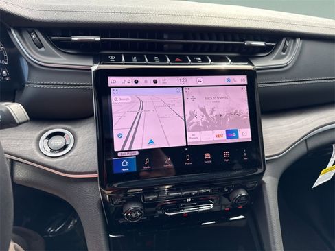 Used 2025 Jeep Grand Cherokee Limited w/ Trailer Tow Package image 12