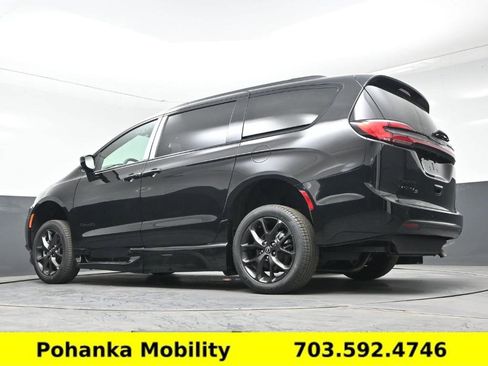 Used 2026 Chrysler Pacifica Select w/ S Appearance Package FWD image 9