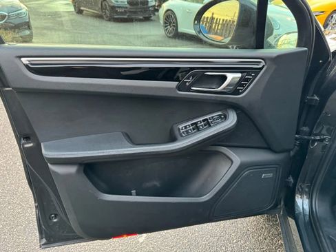 Used 2022 Porsche Macan image 8