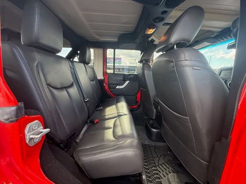 Used 2015 Jeep Wrangler Unlimited Rubicon w/ Dual Top Group AWD/4WD image 21