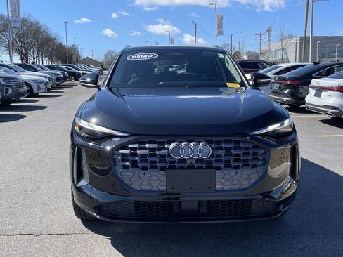 Used 2025 Audi Q5 Premium w/ Convenience Package image 2