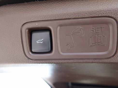 Used 2024 Ford Expedition King Ranch image 17