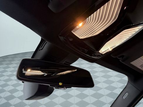 Used 2025 BMW 330i xDrive 330i xDrive w/ Premium Package image 19