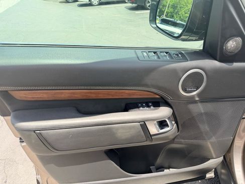 Used 2023 Land Rover Discovery HSE R-Dynamic AWD/4WD image 16