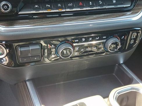 Used 2024 Chevrolet Silverado 1500 LT Trail Boss w/ LT Trail Boss Premium Package image 12