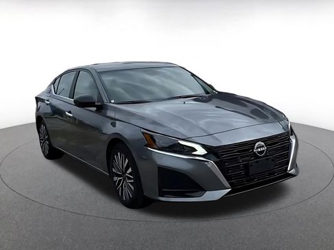 Used 2025 Nissan Altima 2.5 SV image 7