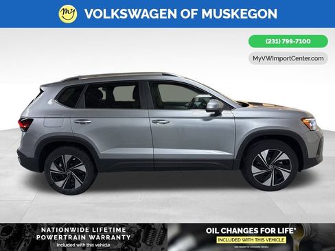 New 2026 Volkswagen Taos SE image 8