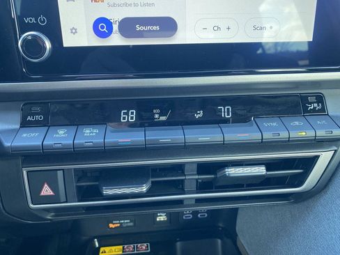 Used 2025 Toyota Camry LE image 18